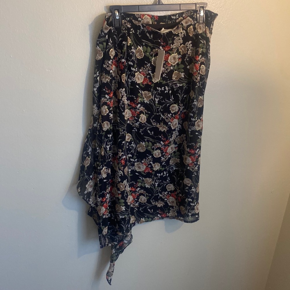 Never worn beautiful floral skirt!